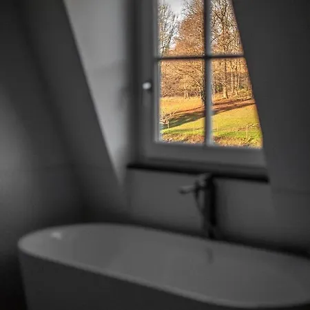 Château De La Chapelle *